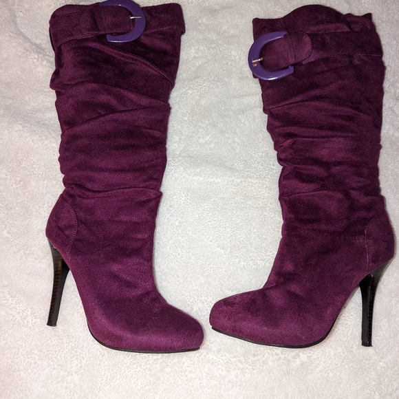 Purple high heel boots with buckle on one side for design and side zippe - Picture 2 of 5